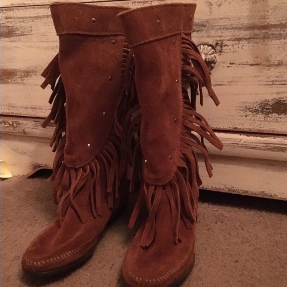 Minnetonka bootsSuede and perfect